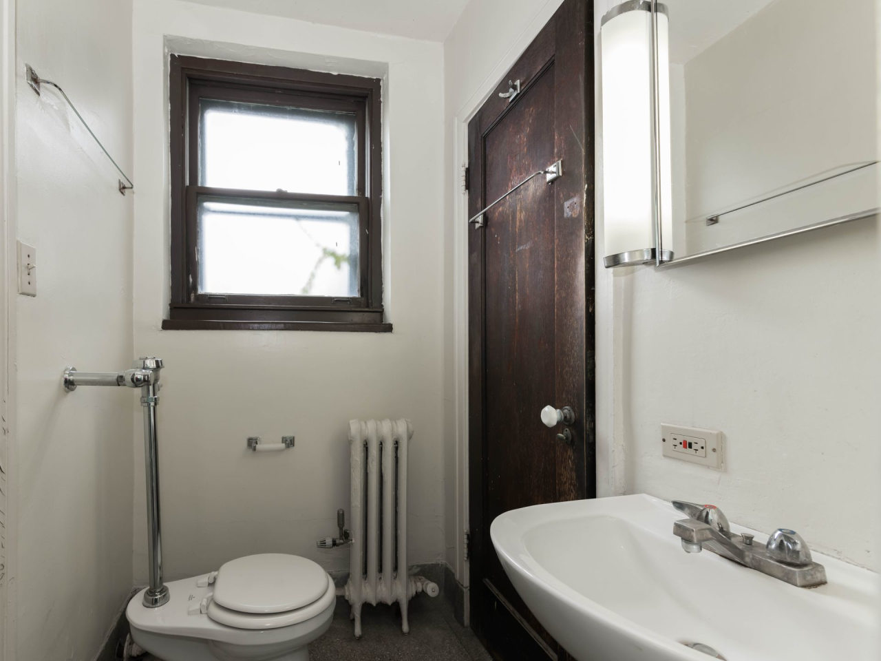 Co Living- 5748 Blackstone Image 20