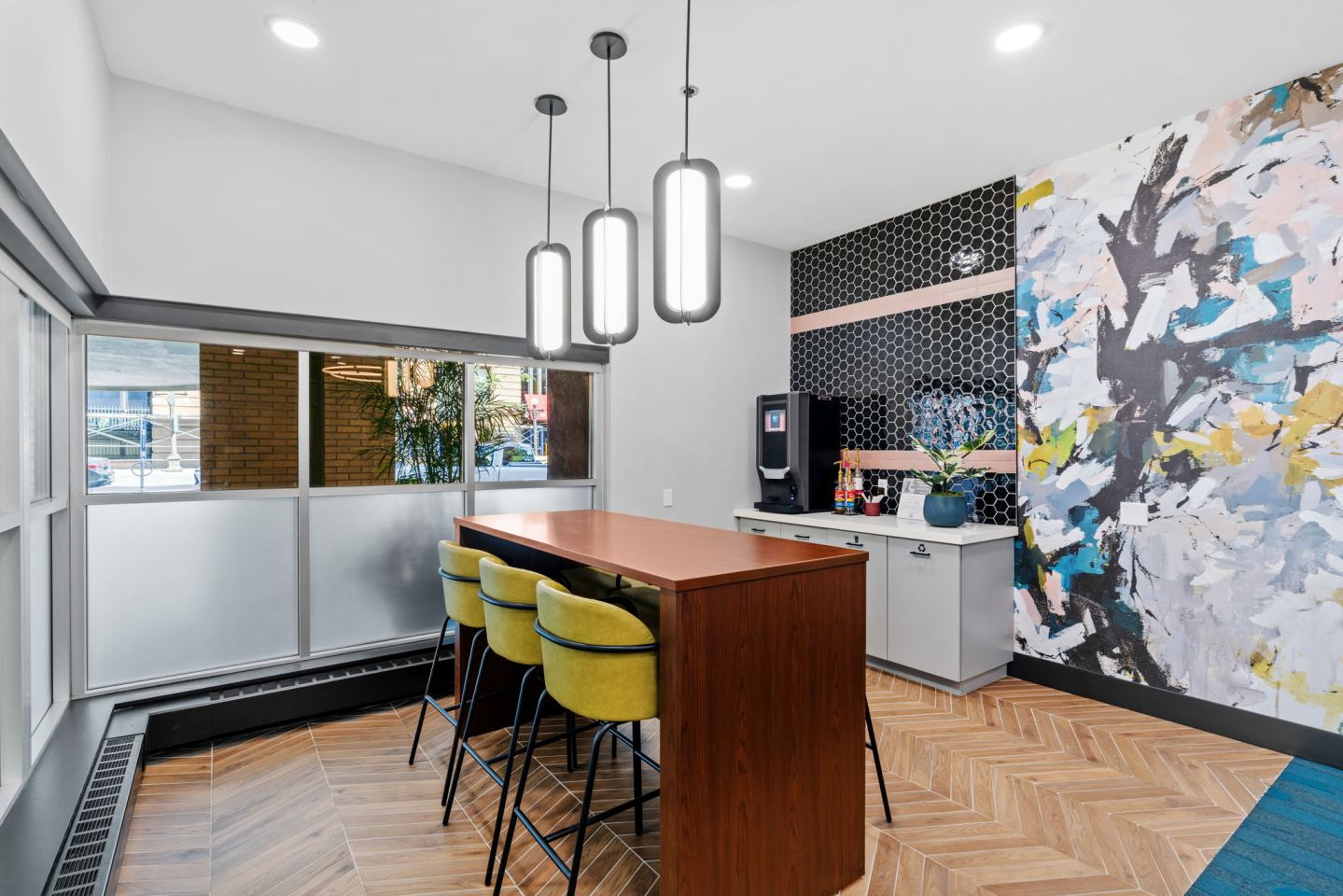 The Cosmopolitan Image 33