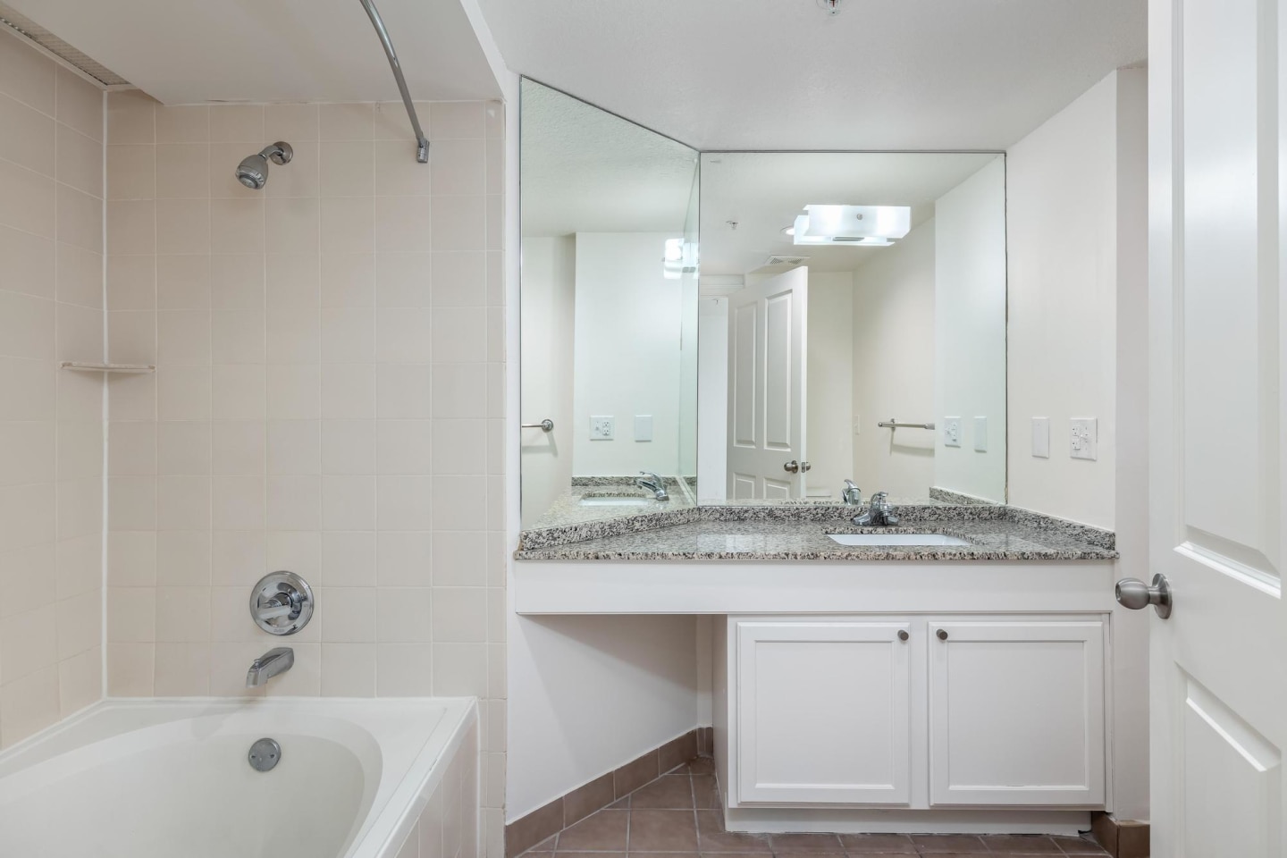 AVIA Apartments at College Boulevard Image 32