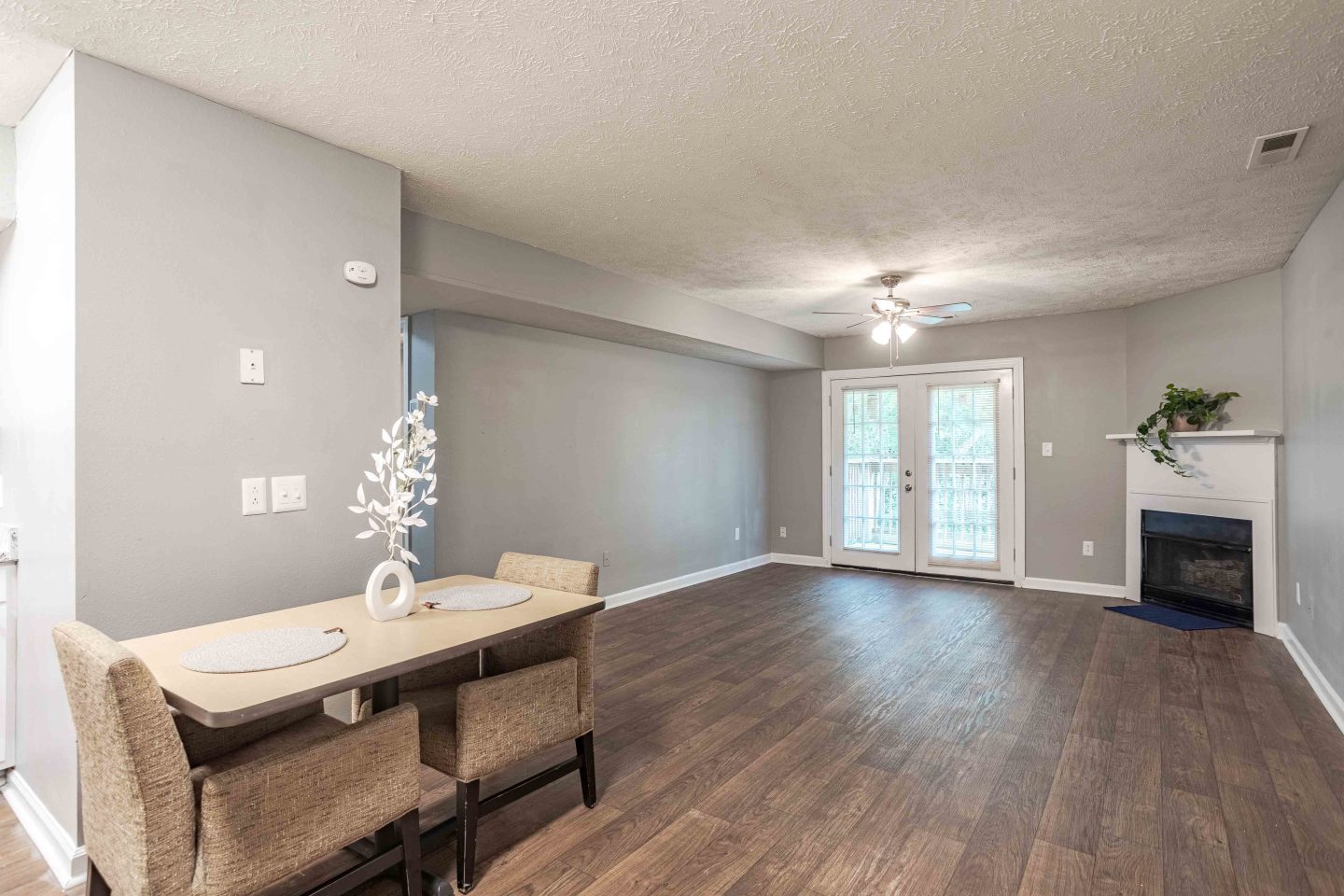 Whispering Oaks Apartments Image 7