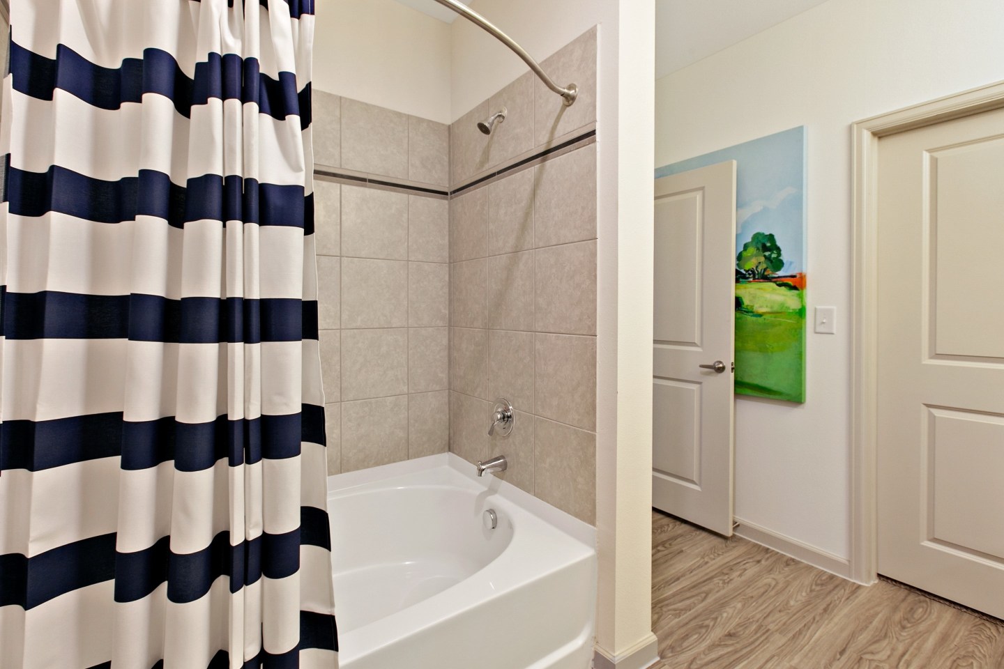 Sadler House Luxury Apartment Homes Image 3