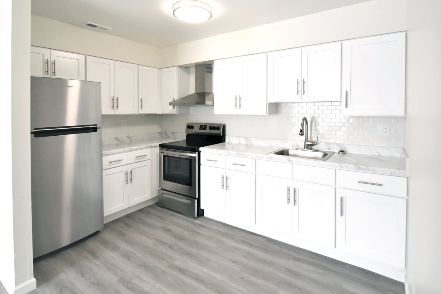Edgewater Manor Image 6