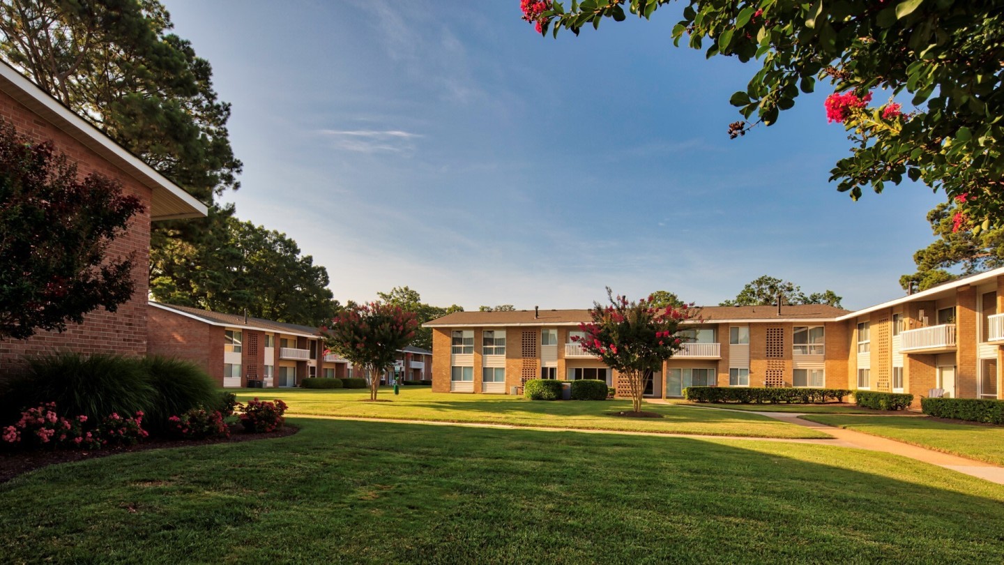 Pinewood Gardens Apartments Image 10