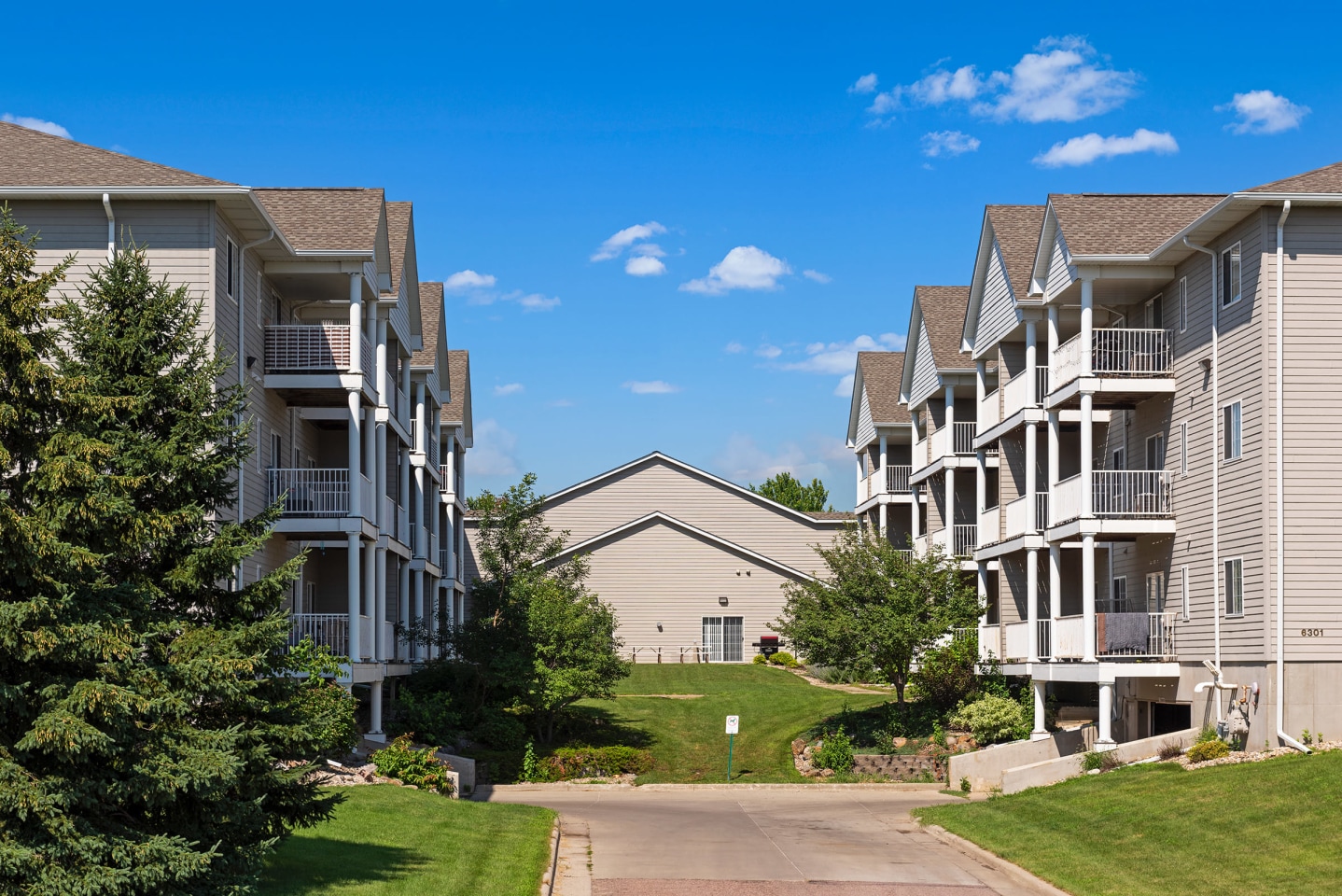 Platinum Valley Apartments Image 5