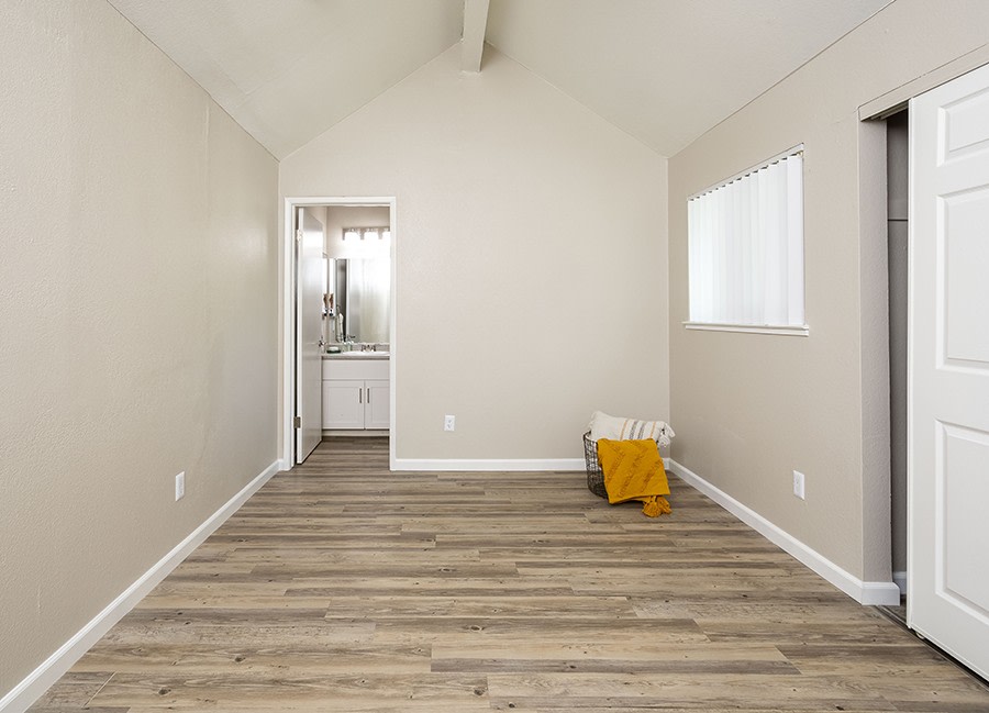 Americana Apartments Image 13