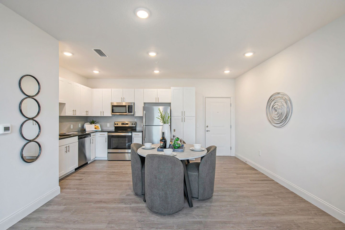 Grand Oak Apartments Image 6