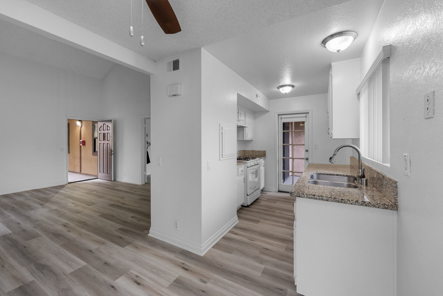 Beachpoint Apartments Image 8