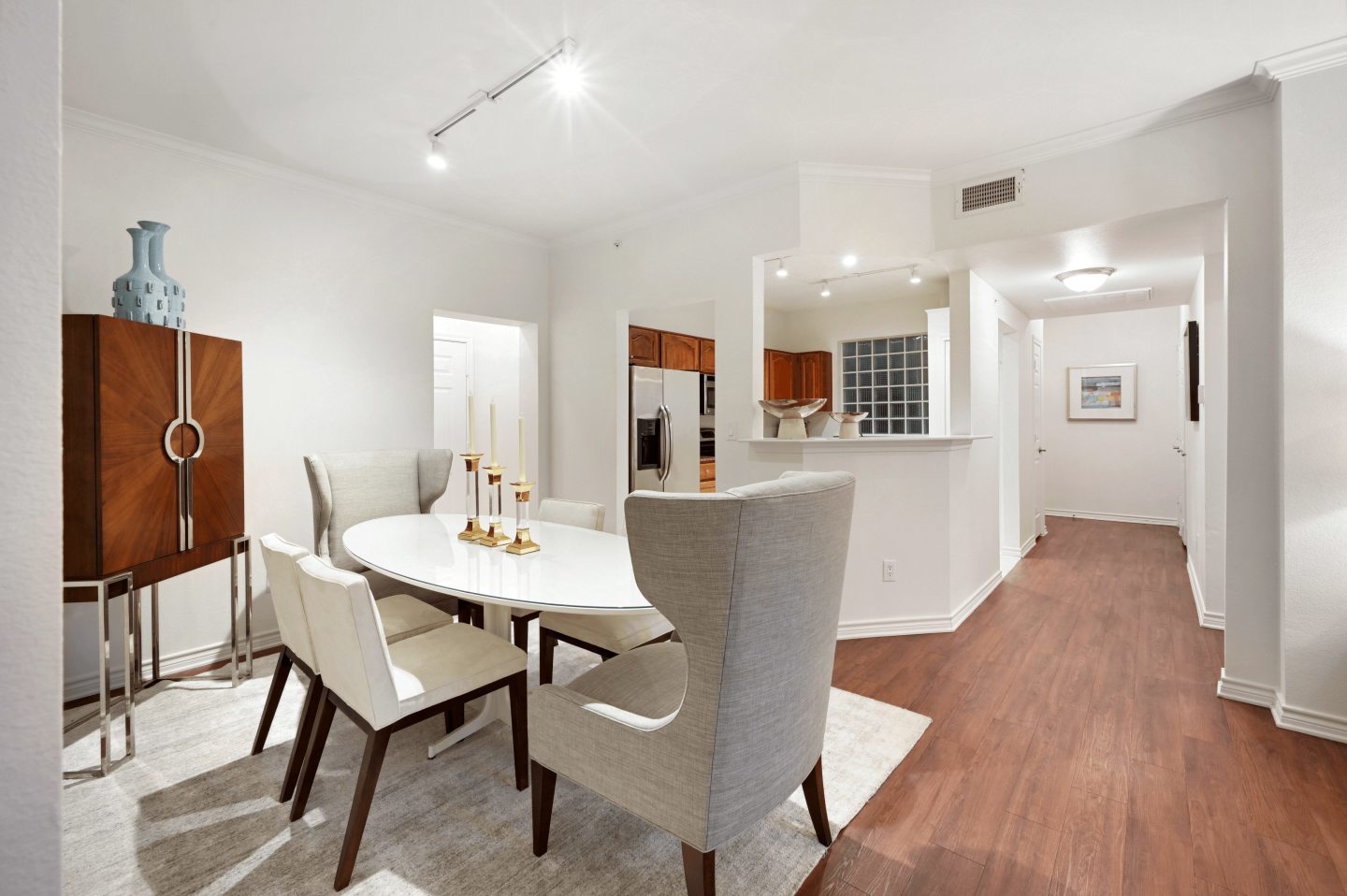 St. Moritz Apartments Image 5
