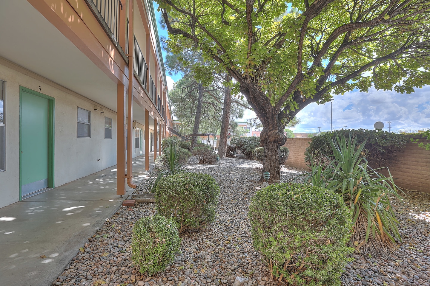 Fair Plaza Apartments Image 9