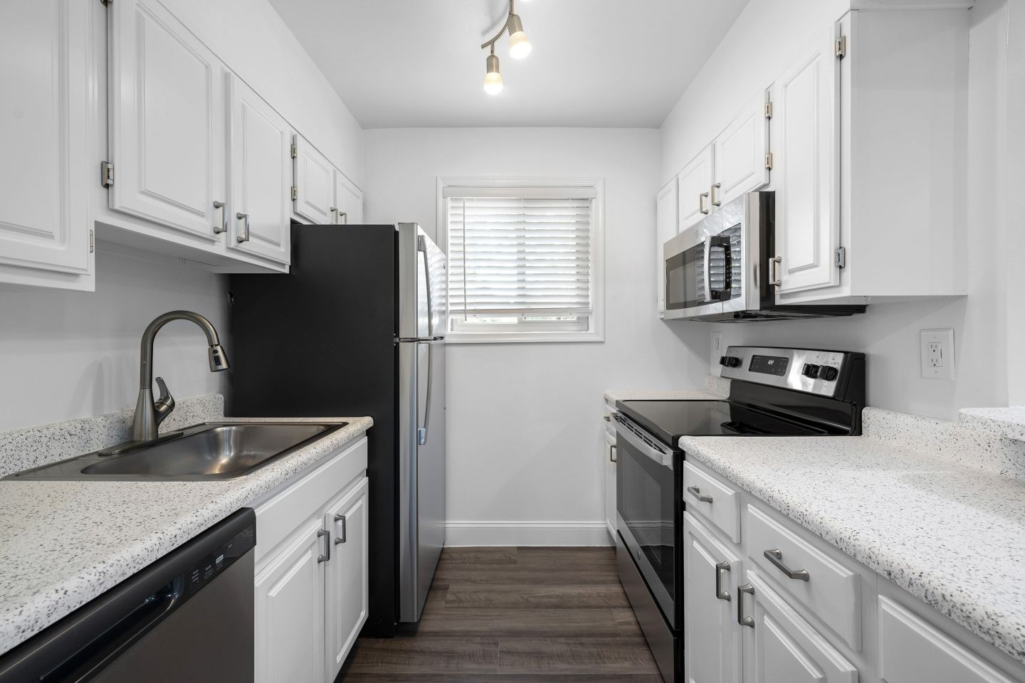 Bren Mar Apartments Image 15