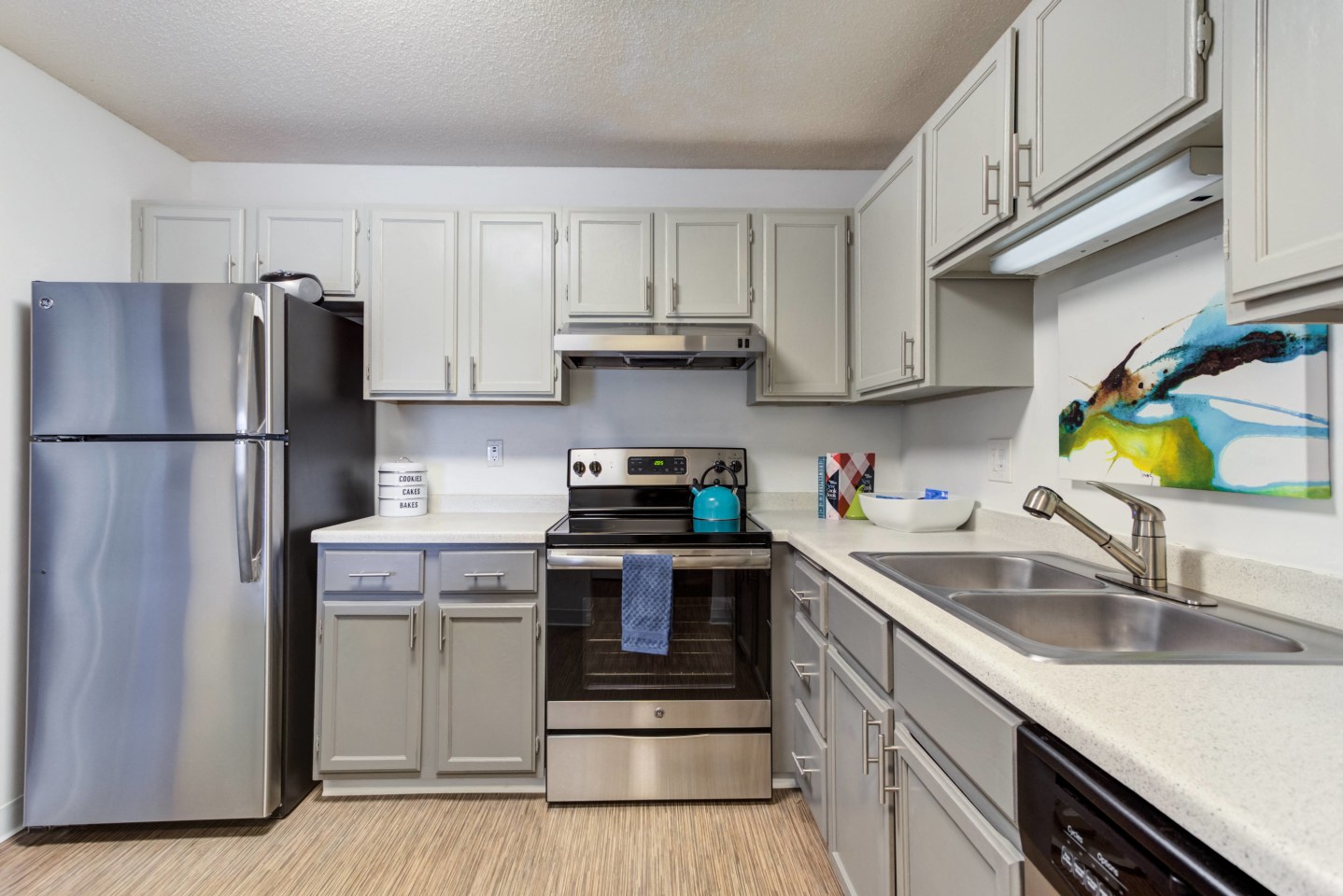 Twelve 501 Apartment Homes Image 5