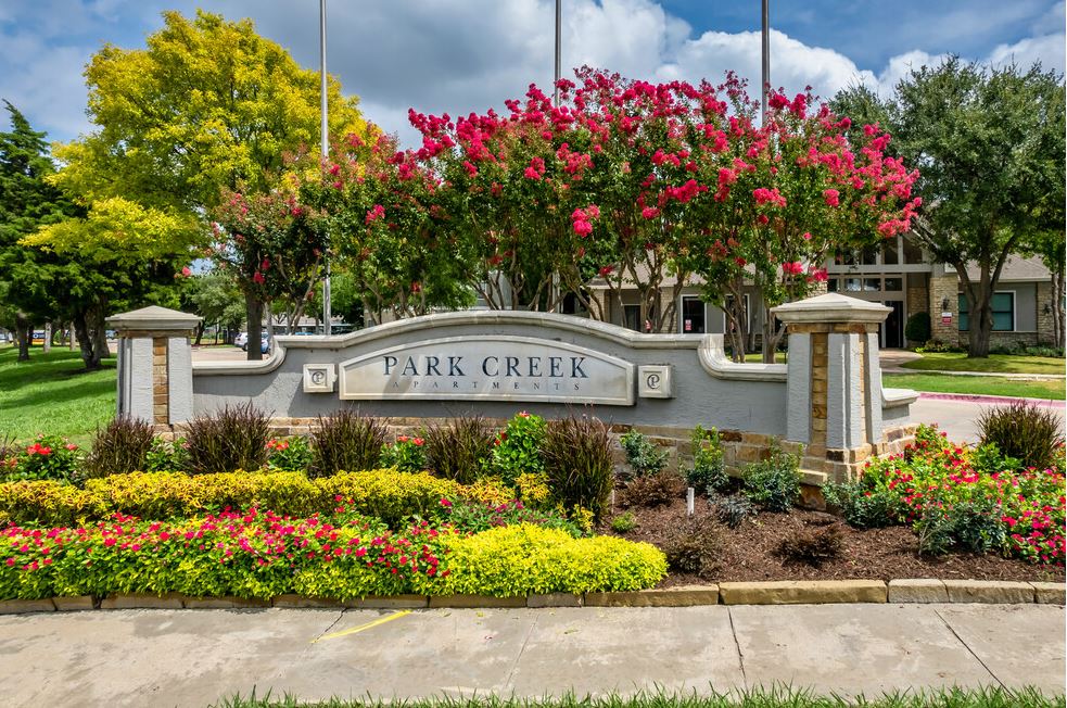 Park Creek Apartments Image 1