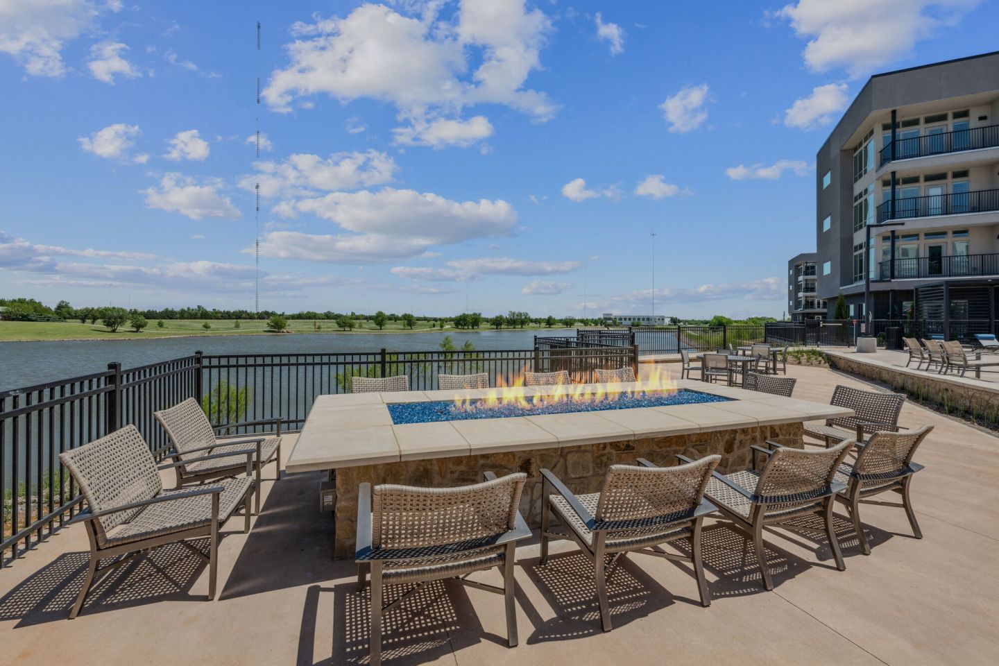 BroadVue Apartments Image 19