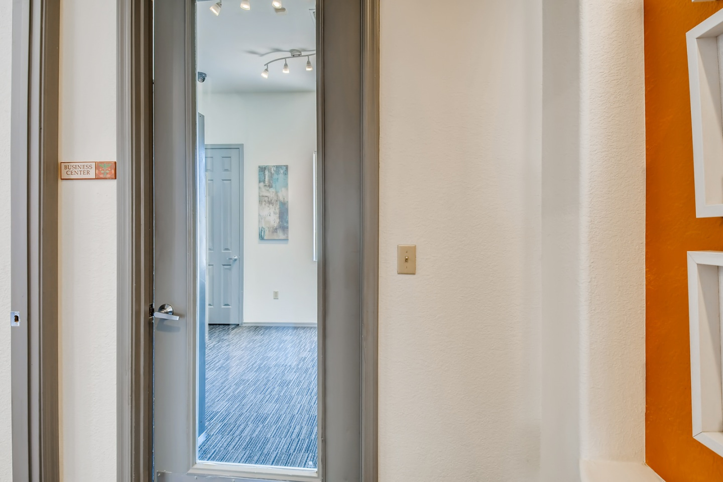 Mandarina Apartment Homes Image 9