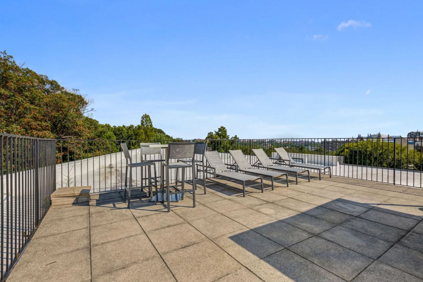 Connecticut Plaza Image 6
