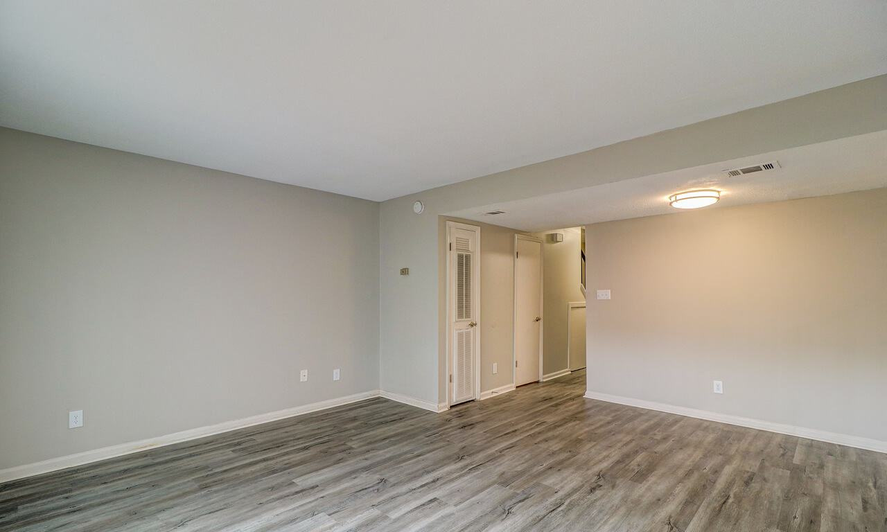 Savan Pointe Townhomes East and West Image 20