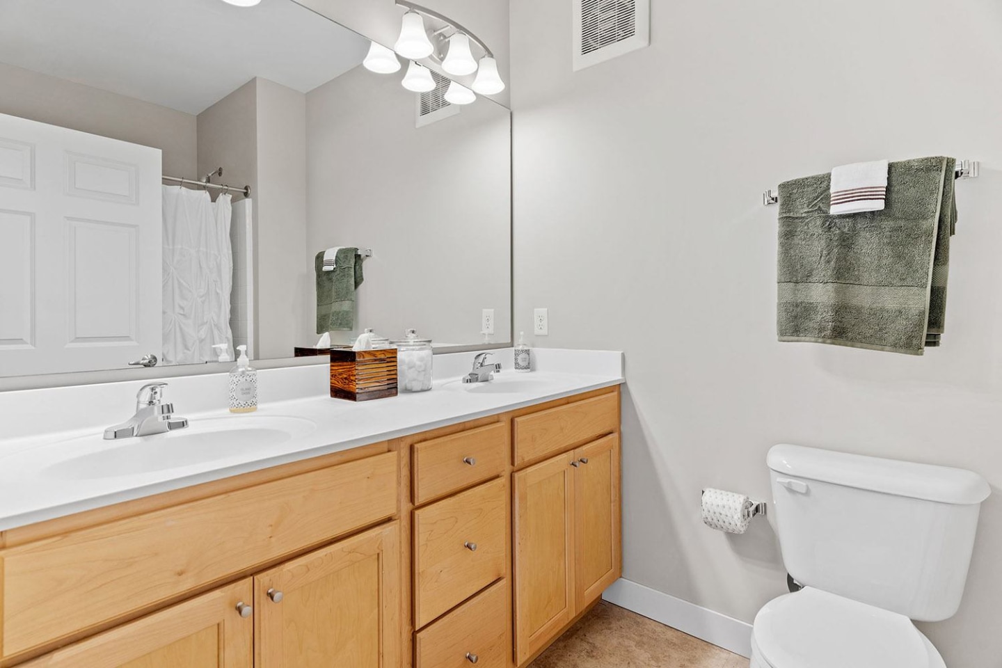 Genesee Apartments and Townhomes Image 5