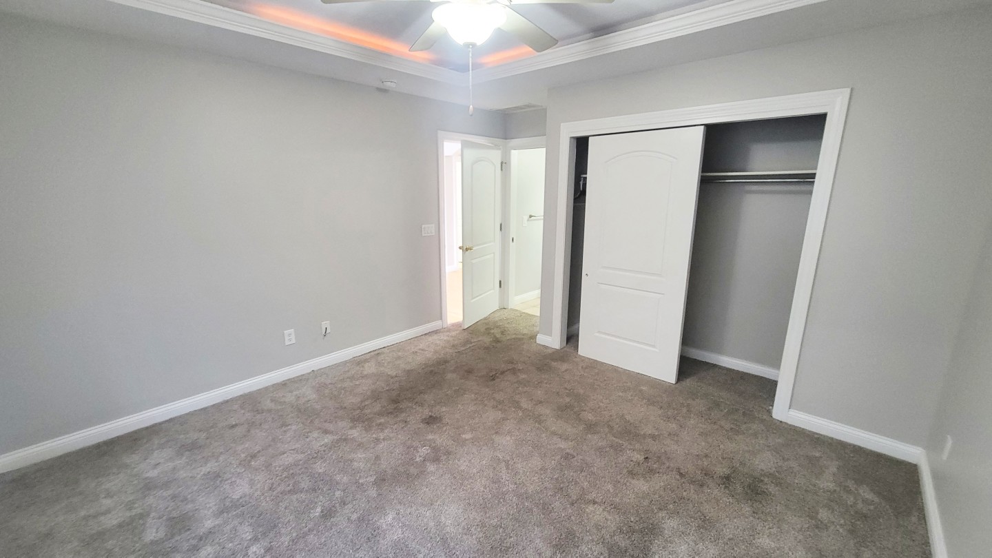 Suites on 933 Image 7