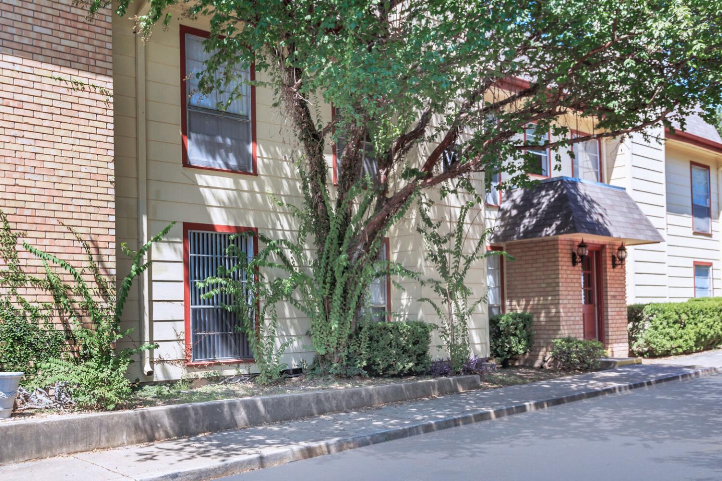 New England Village Apartments Image 37