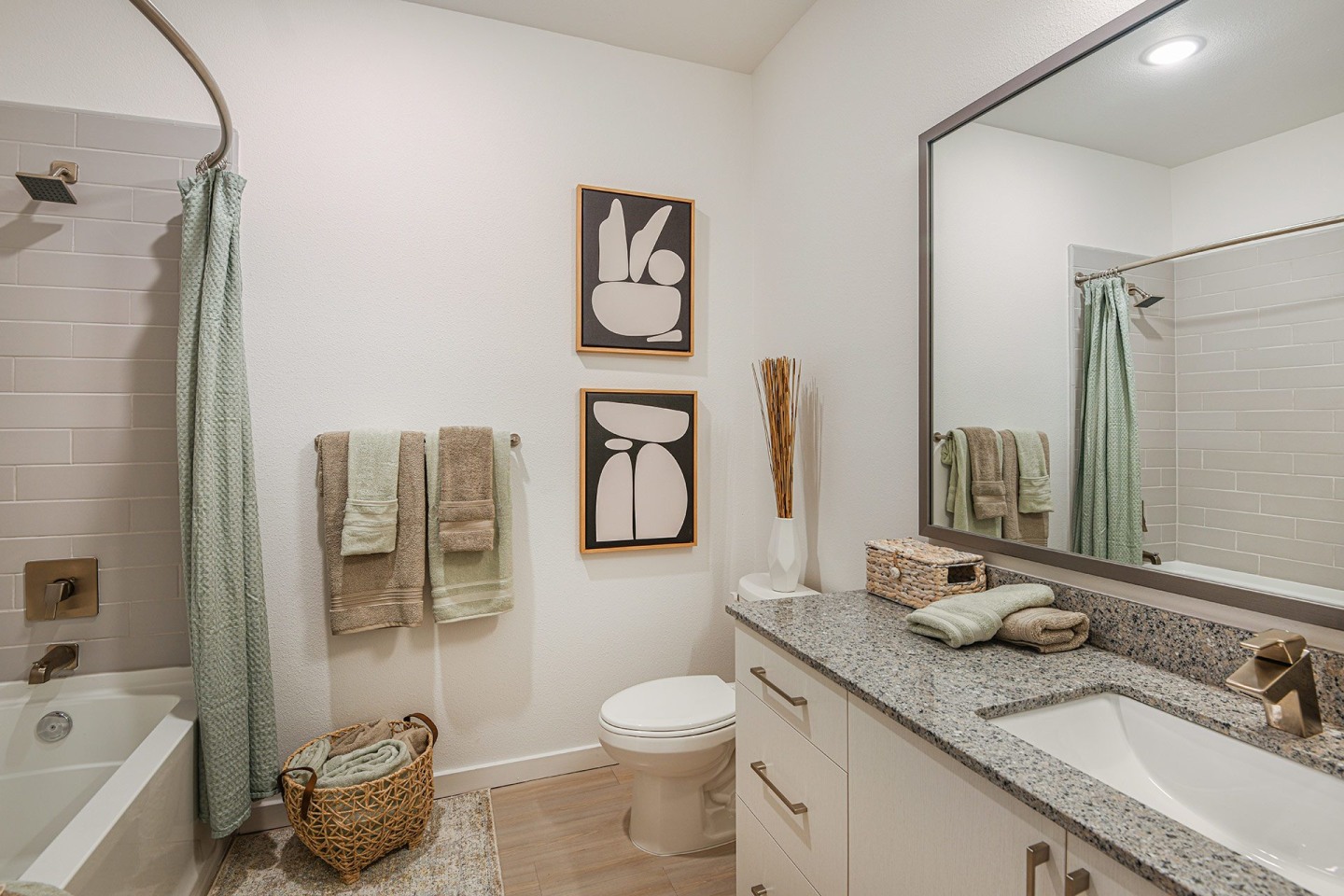 The Easton Riverview Apartments Image 22