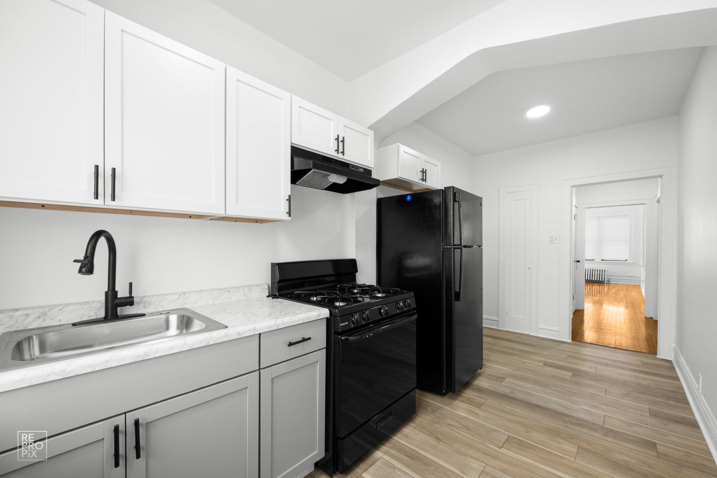 1704 W 77th St Image 7