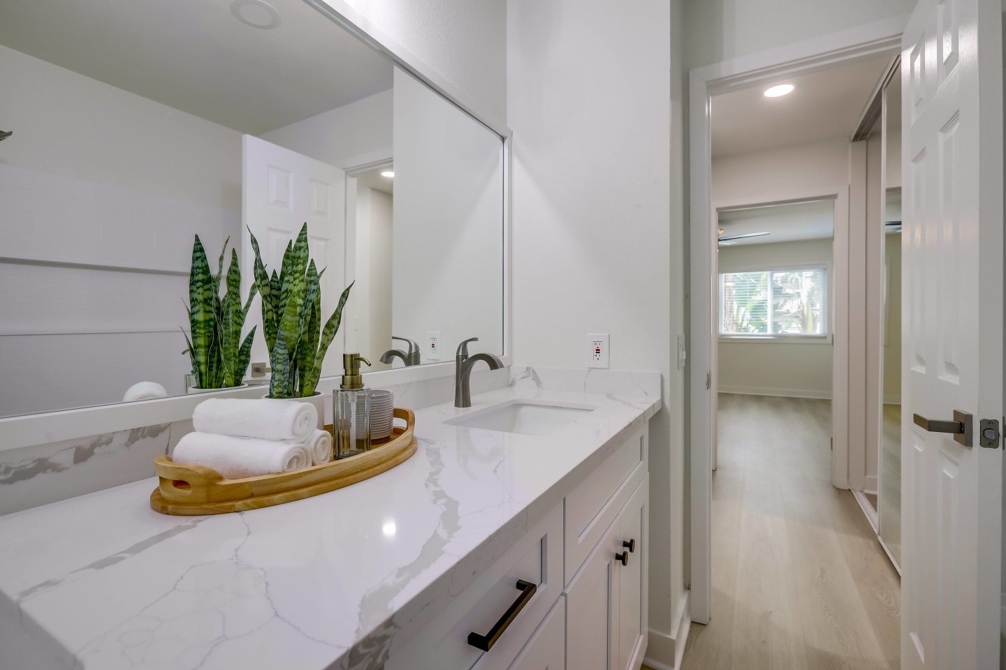 VIVA Apartment Homes Image 13