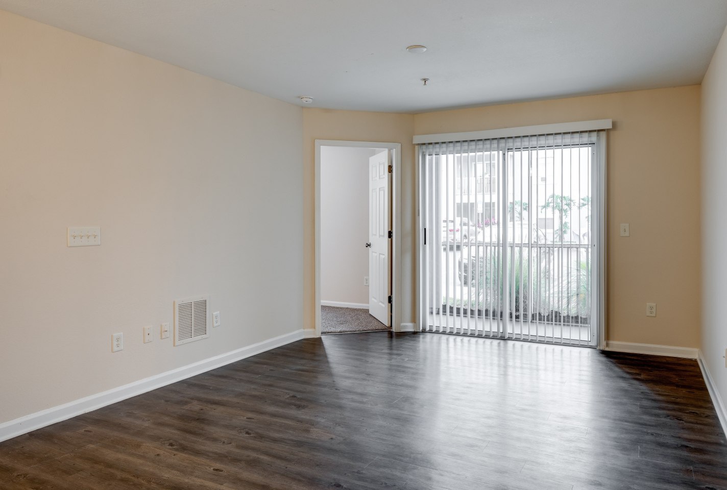 Villages at Lake Pointe Apartments and Townhomes Image 11