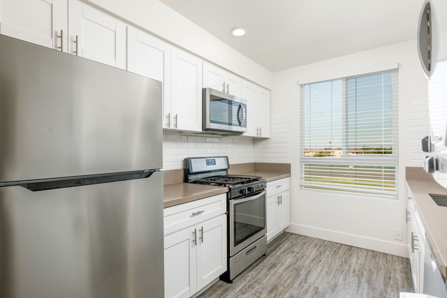 Laurel Pointe Image 2