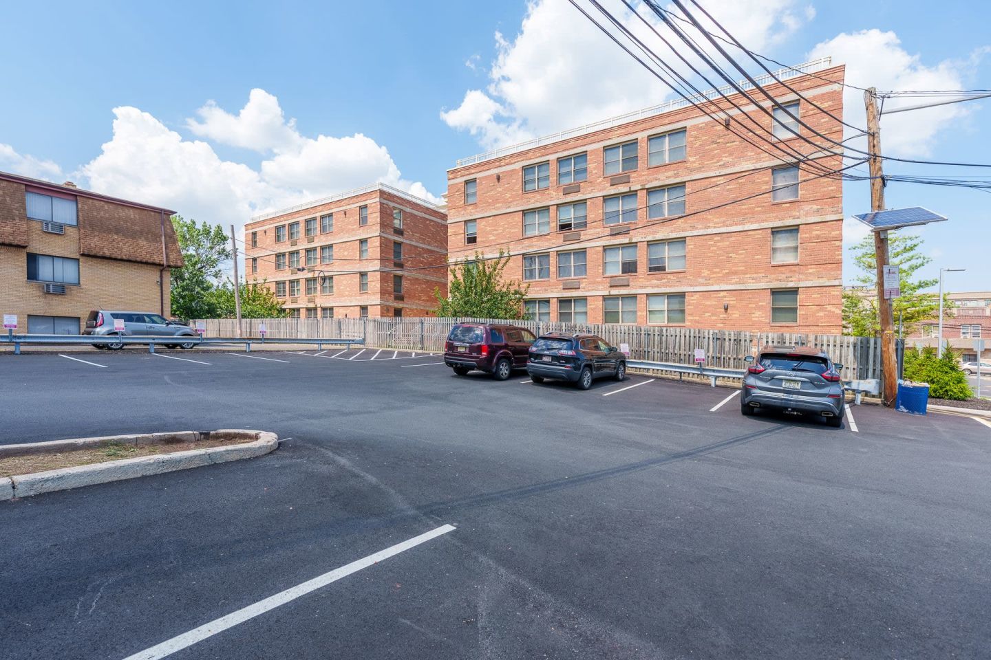 Peninsula Court Apartments Image 4