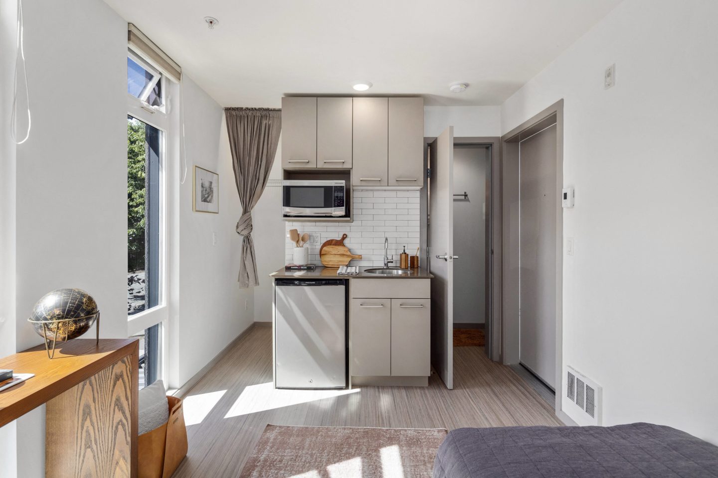 5902 Ballard Apartments Image 3