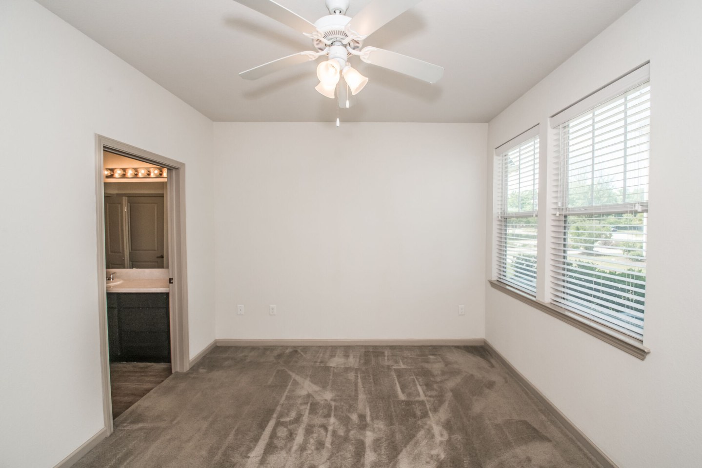 Otarre Pointe Apartment Homes Image 9