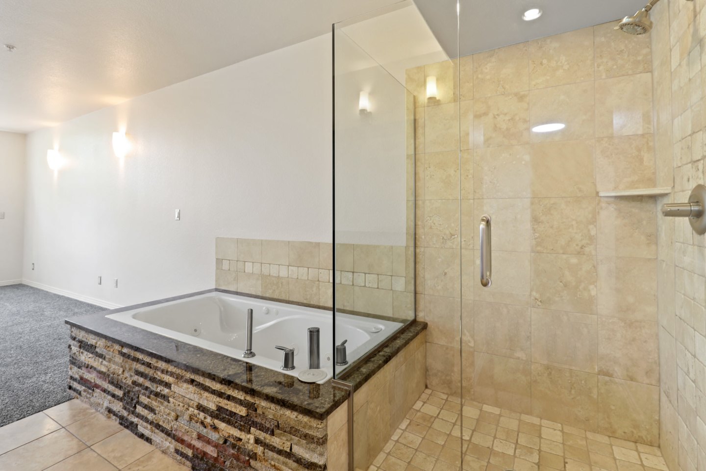 Brownstone Manor Image 6