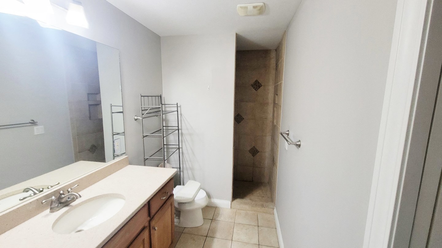 Suites on 933 Image 4