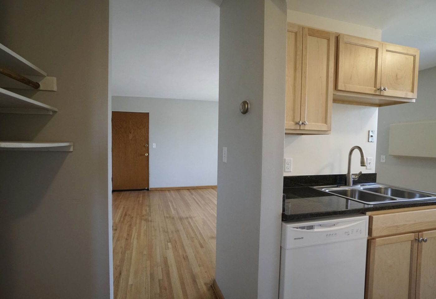 Como Lakes Apartments Image 21