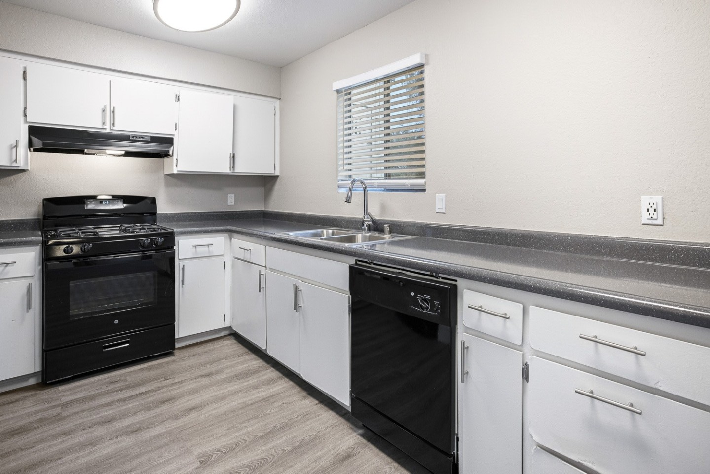 Oak Park Townhomes Image 15