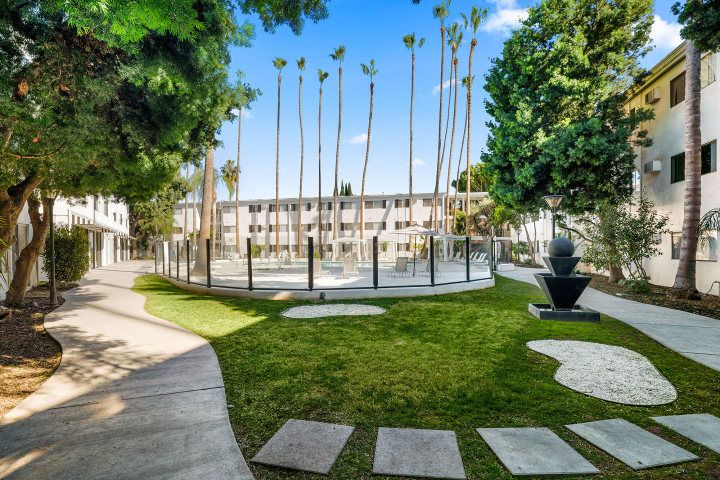 Summerview Beach Resort Luxury Apartments Image 23