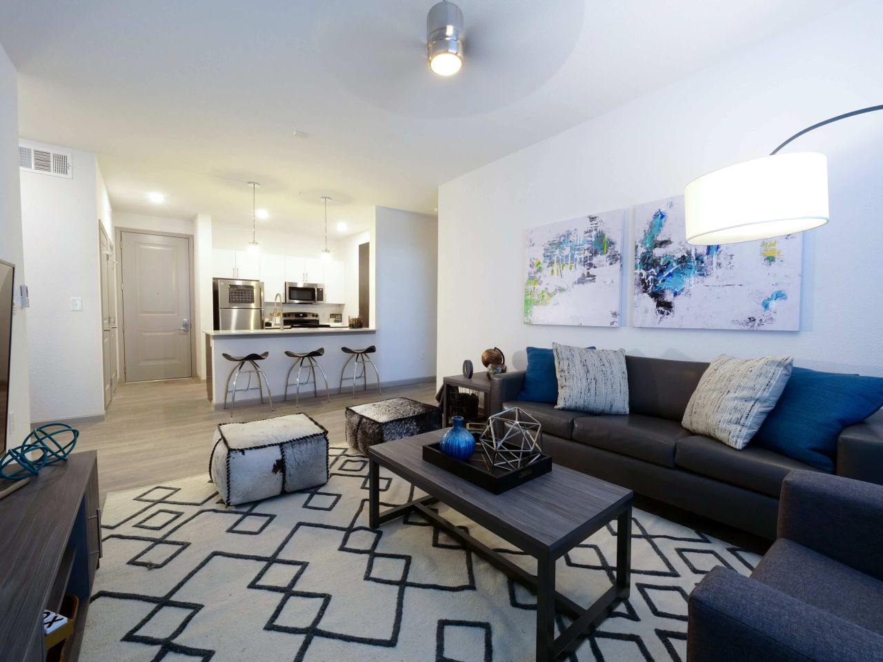 Liv+ Arlington - Student Housing Image 46