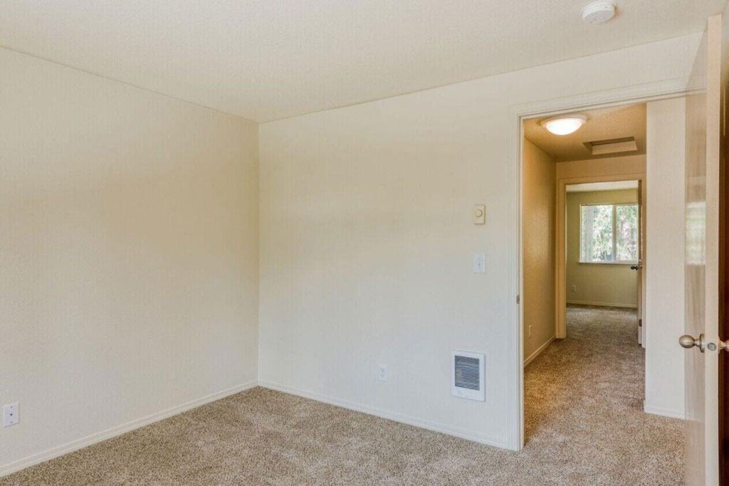 Willamette Falls Court Apartments Image 12