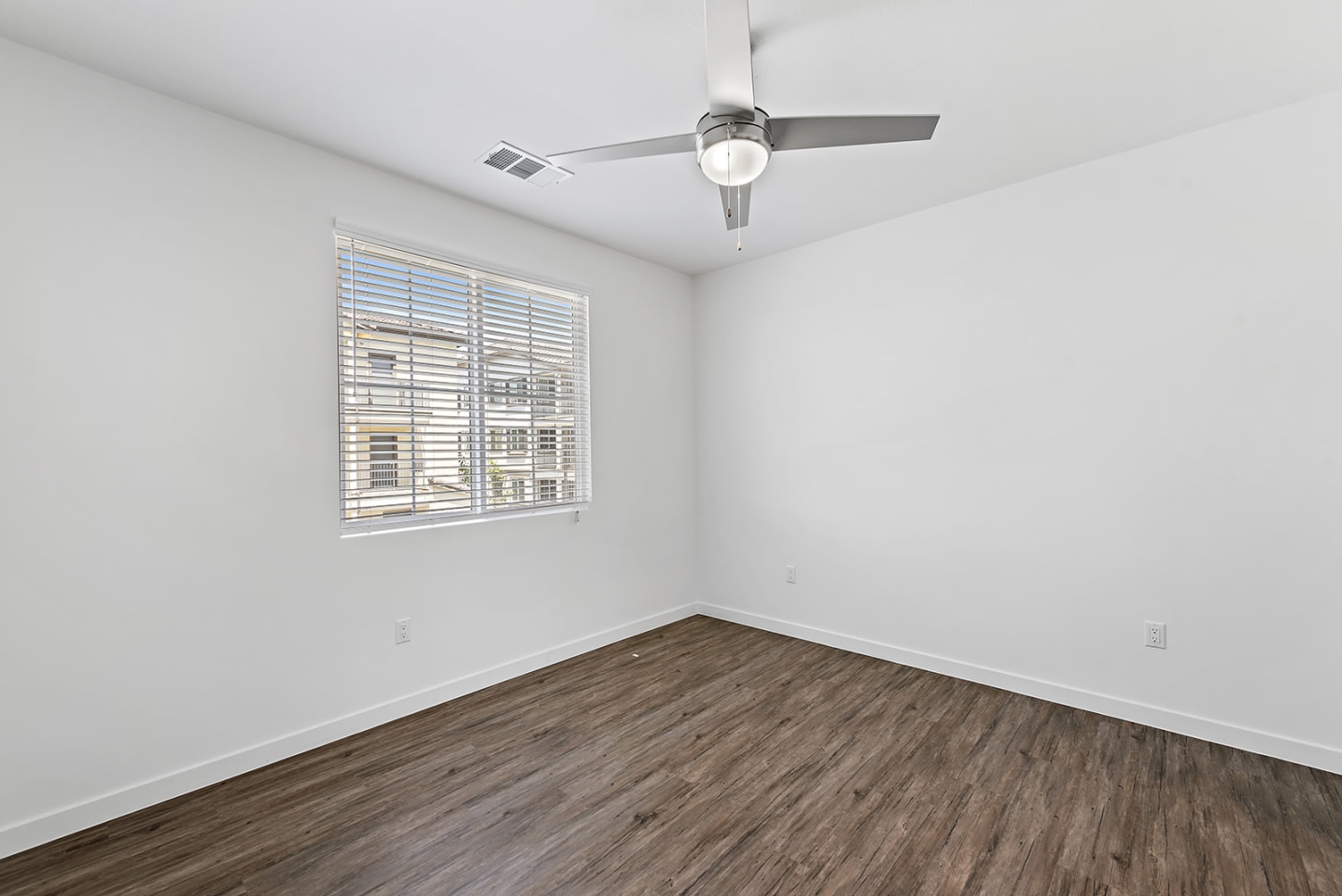 Levante Apartments Homes Image 18