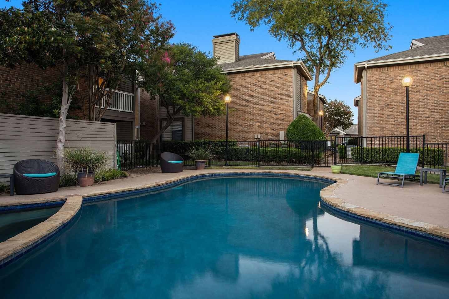 Adair Off Addison Image 30