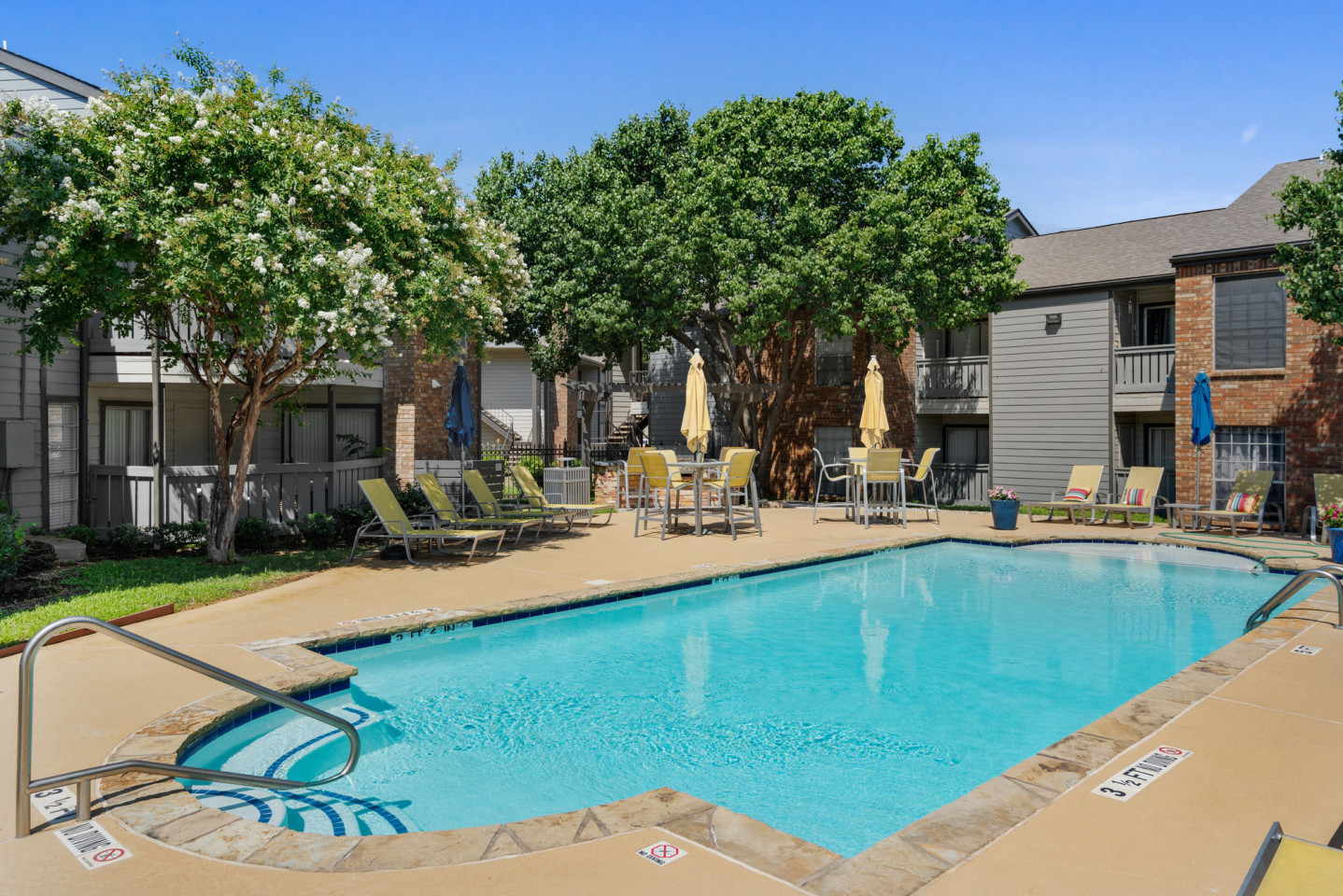 Crossroads at Arlington Apartments Image 18
