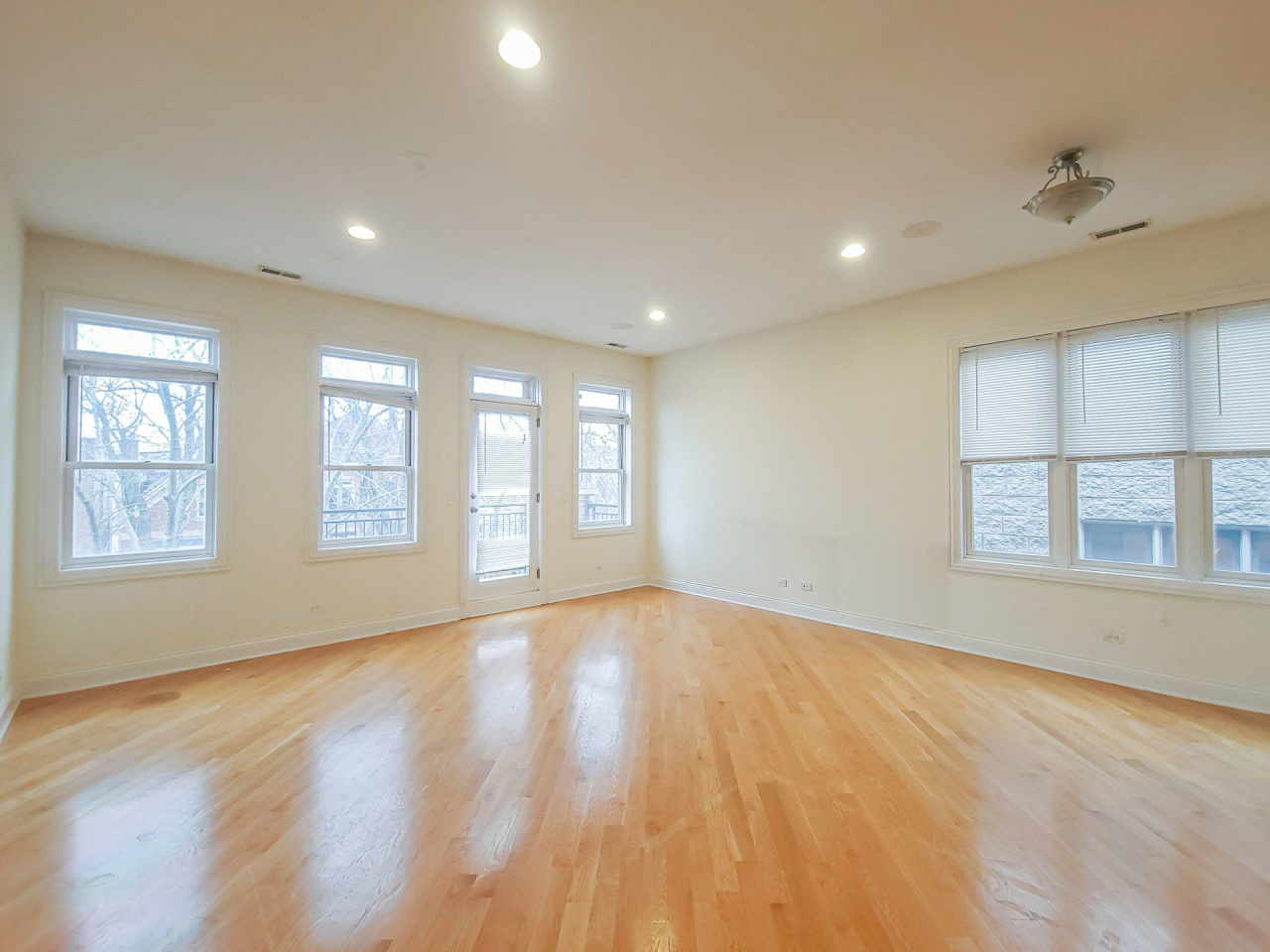 3247 North Seminary Ave. Apt. Image 5