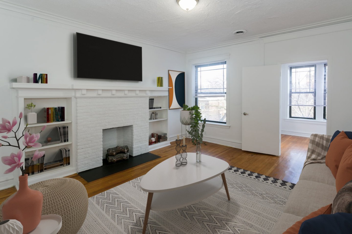 5452 S Ellis Image 1