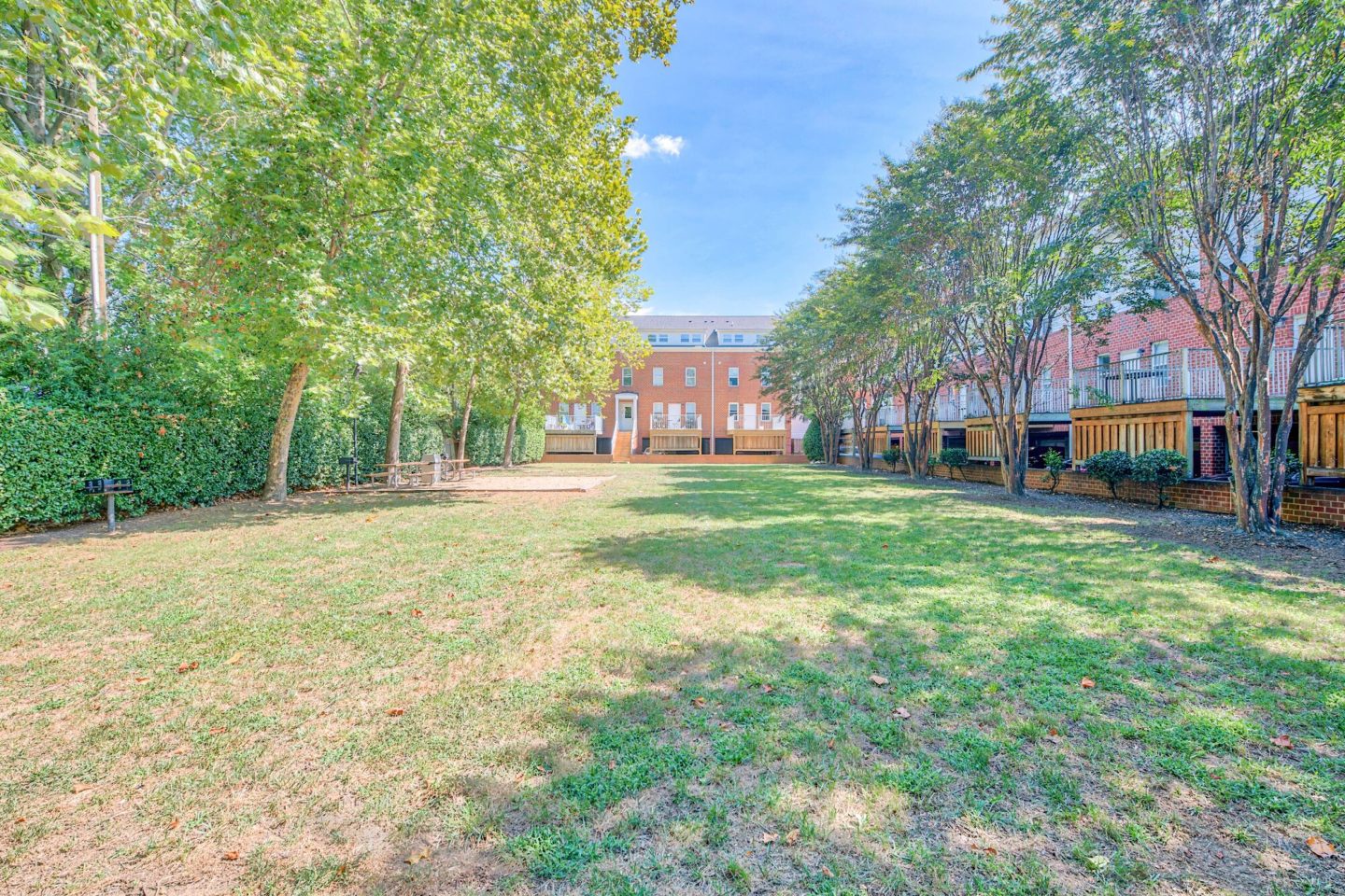 Marshall Park Townhomes Student Housing Image 9