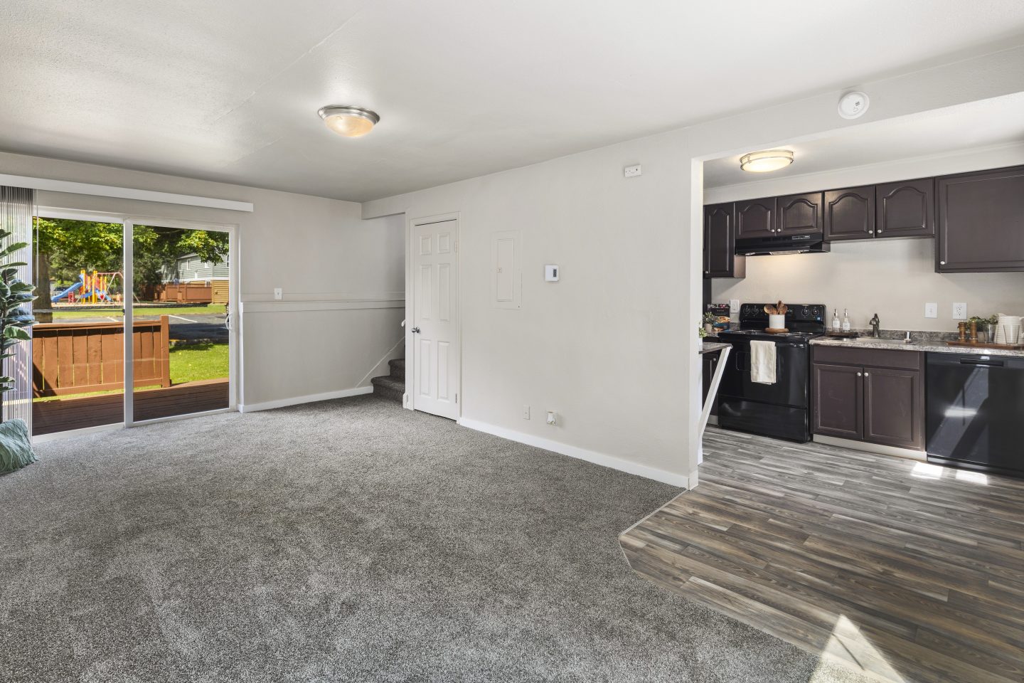 Pacific Walk Townhomes Image 25