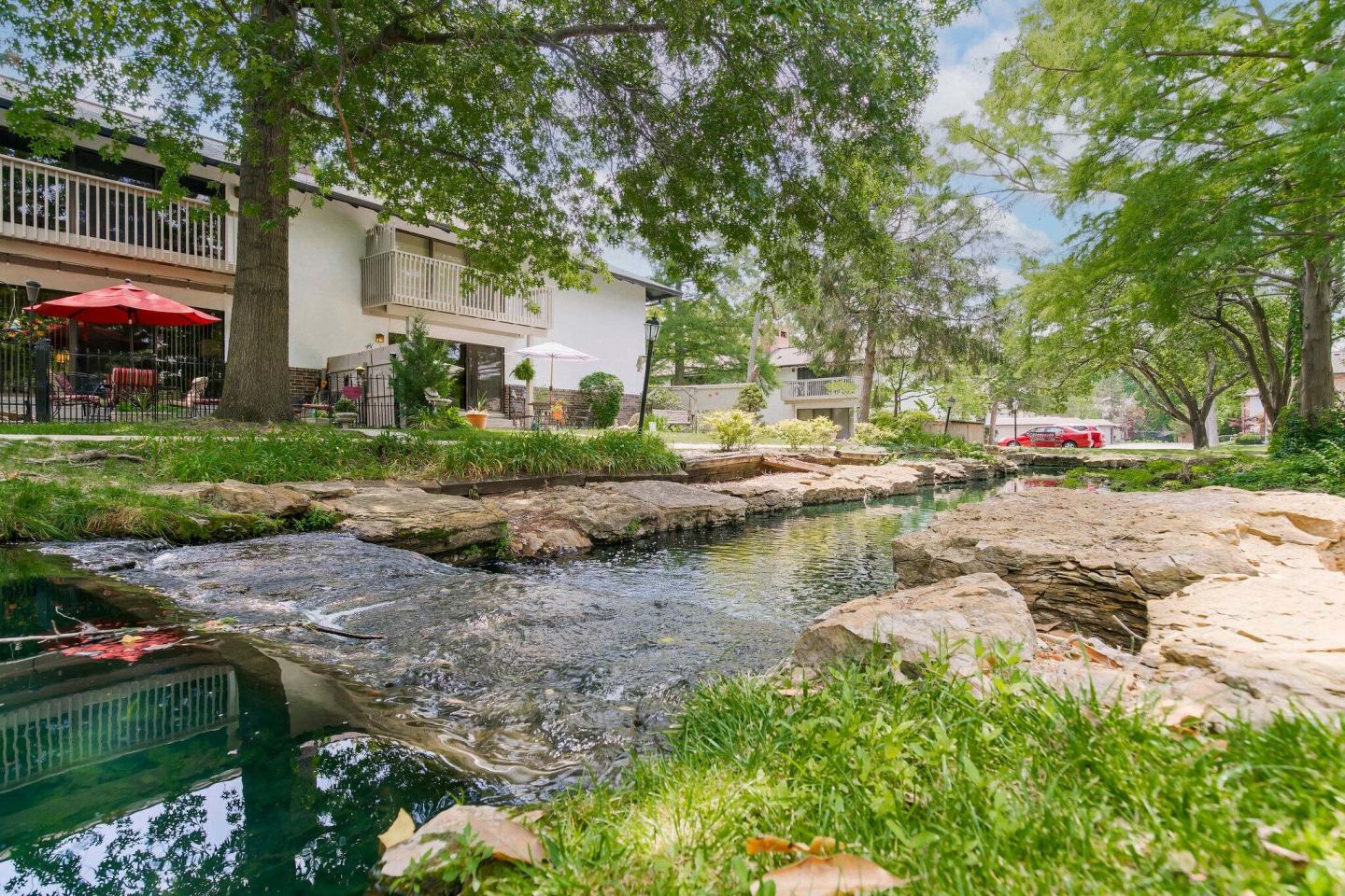 Villa Medici Apartments and Townhomes  Image 11