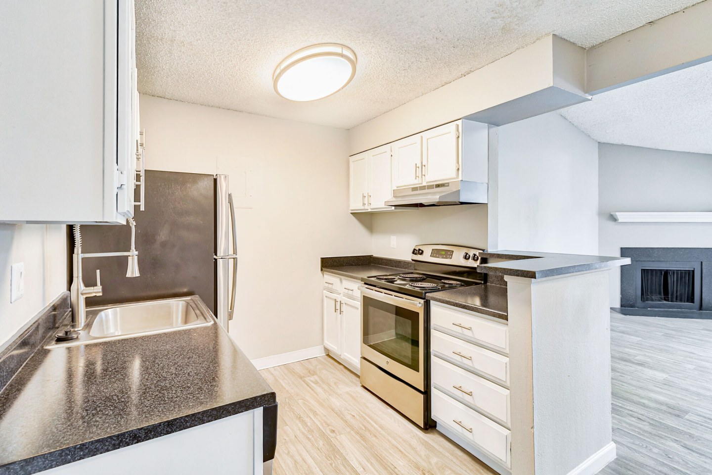 Miramar Apartments Image 11