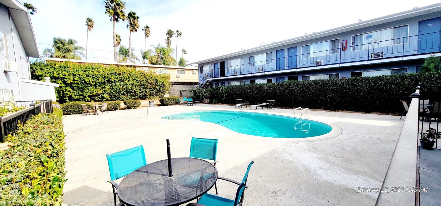 Golden Oaks Image 1