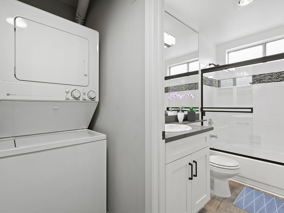 Catalina Apartments Image 11