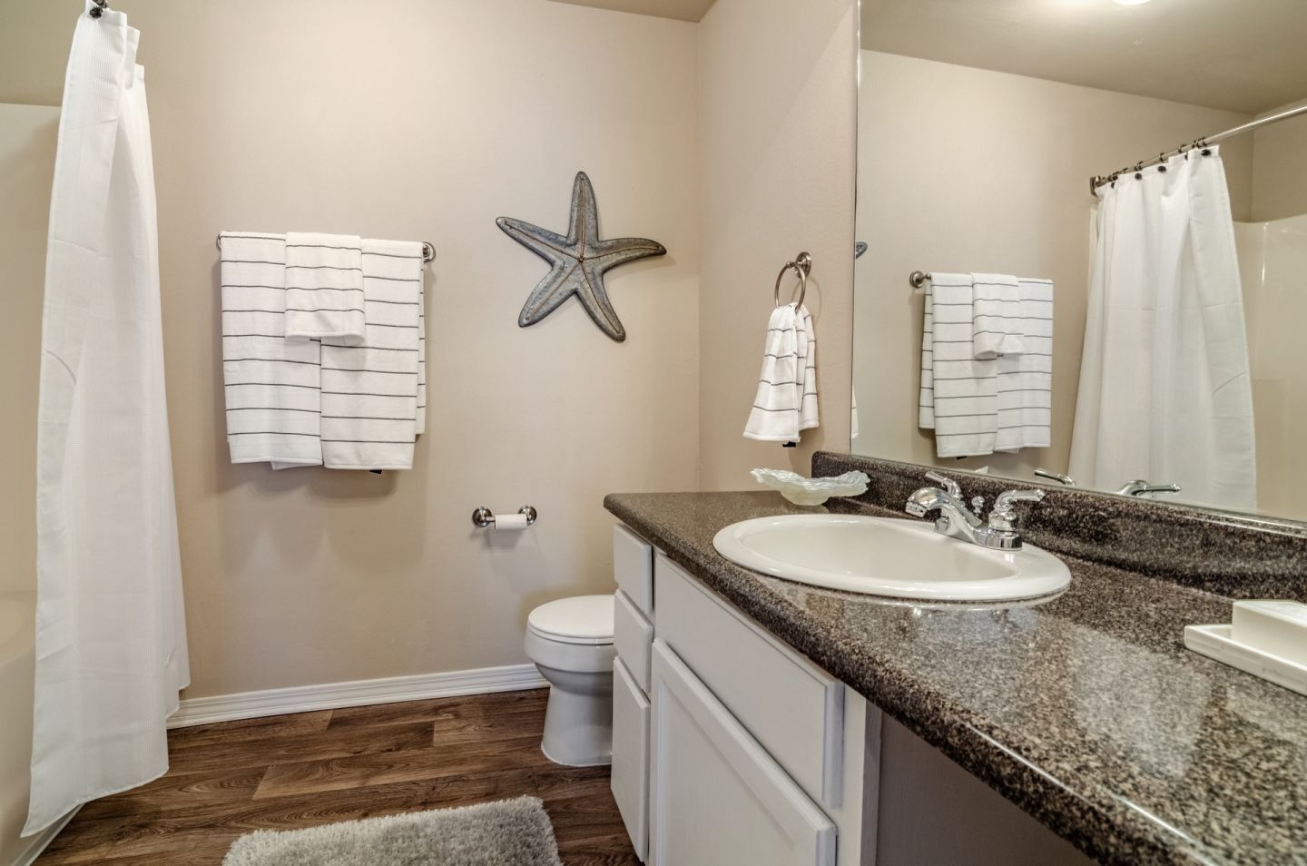 Grand Biscayne Apartments Image 22